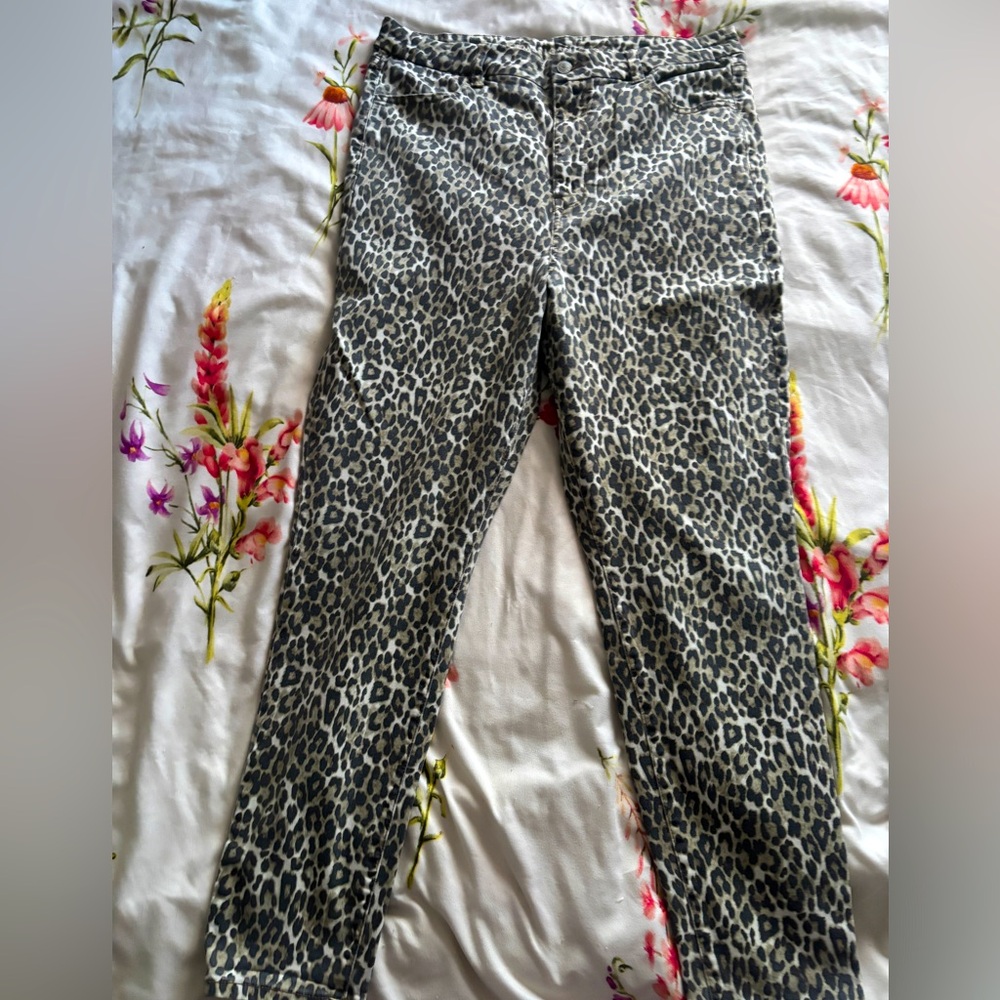 American Eagle size 16 regular leopard print pants